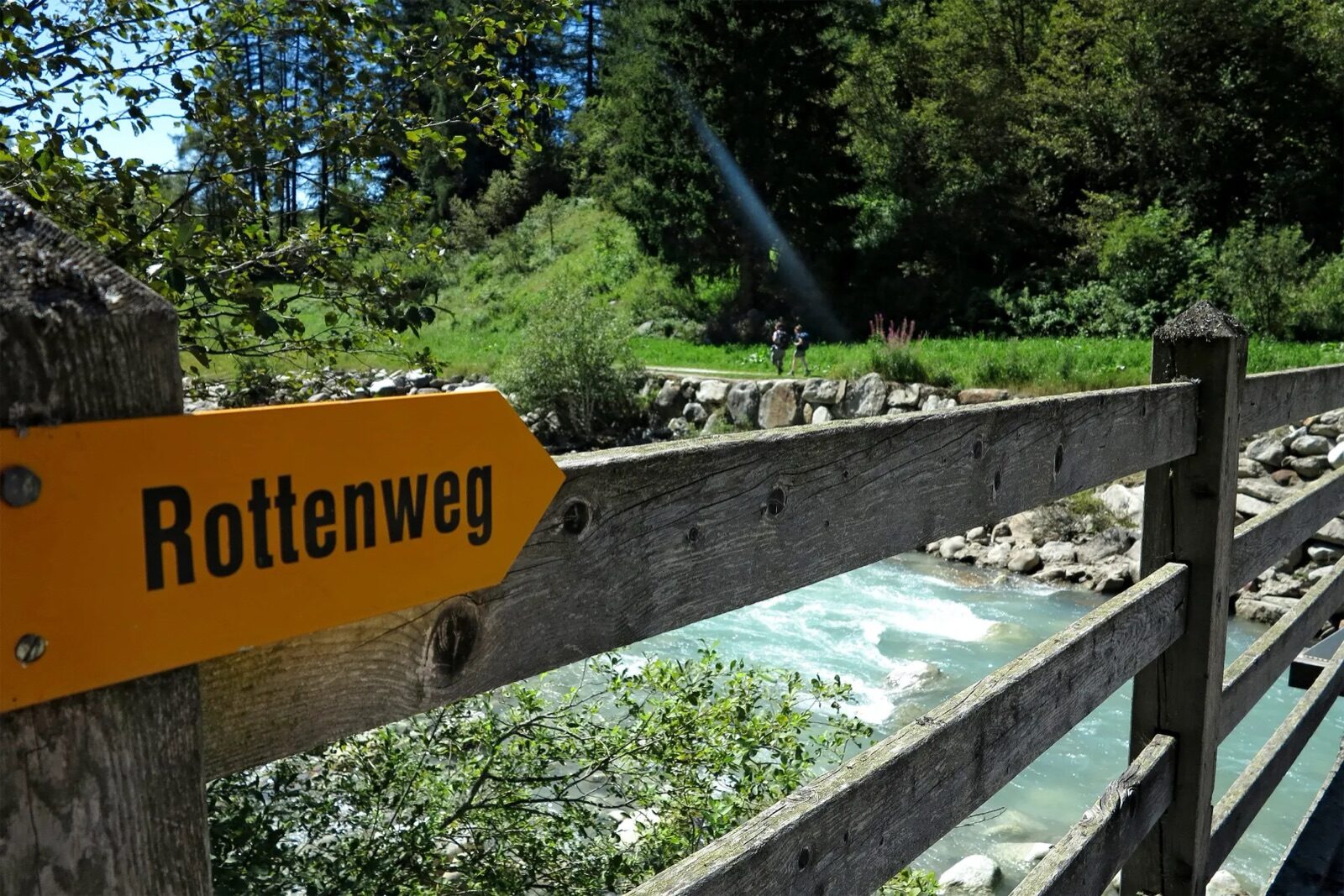 Rottenweg along the young Rhône